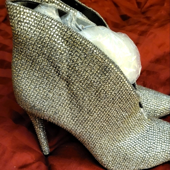 Womans Booties - Picture 1 of 4